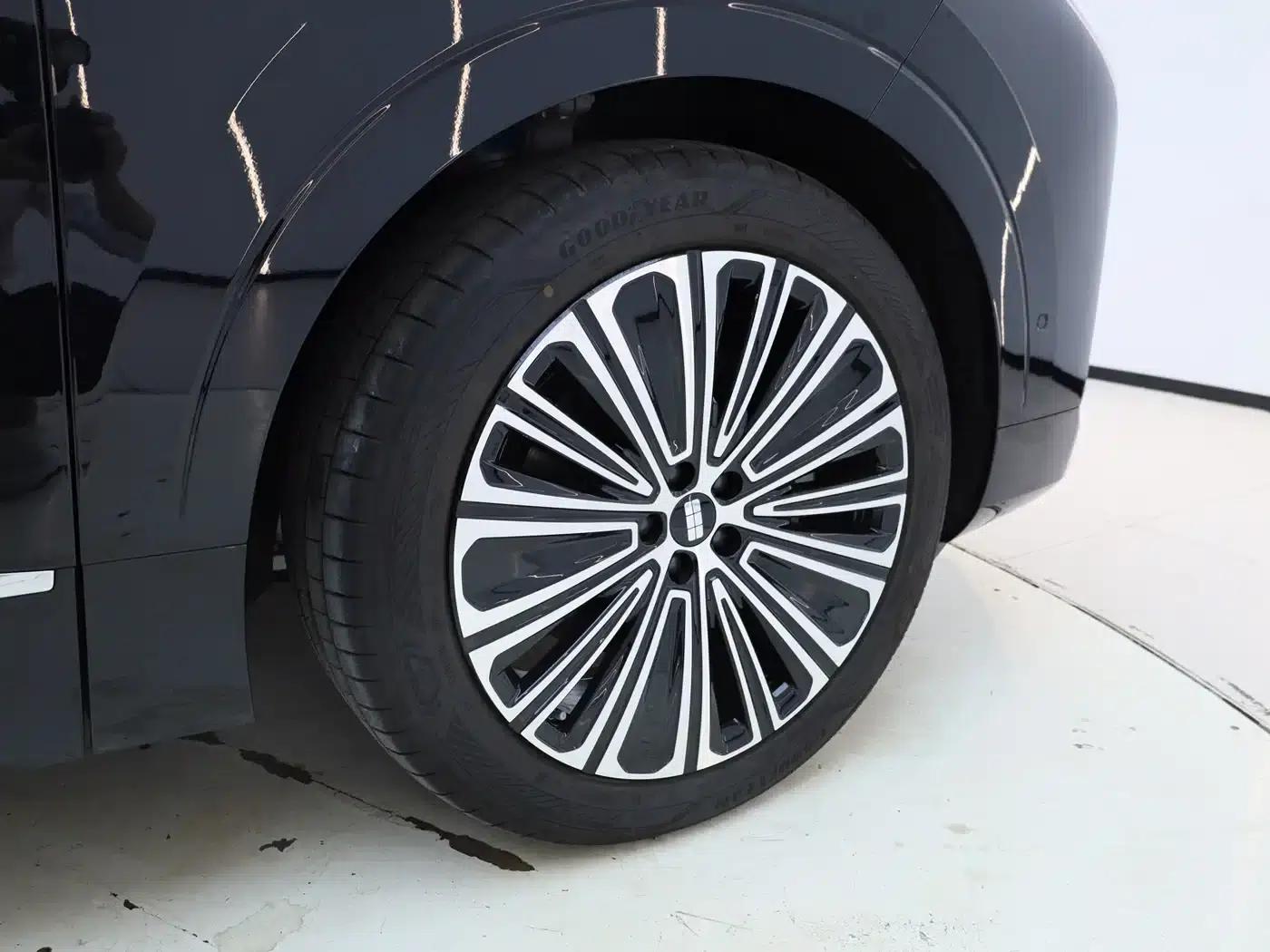 Galaxy M9 2025 210km/h AWD Navigator Edition — миниатюра 17