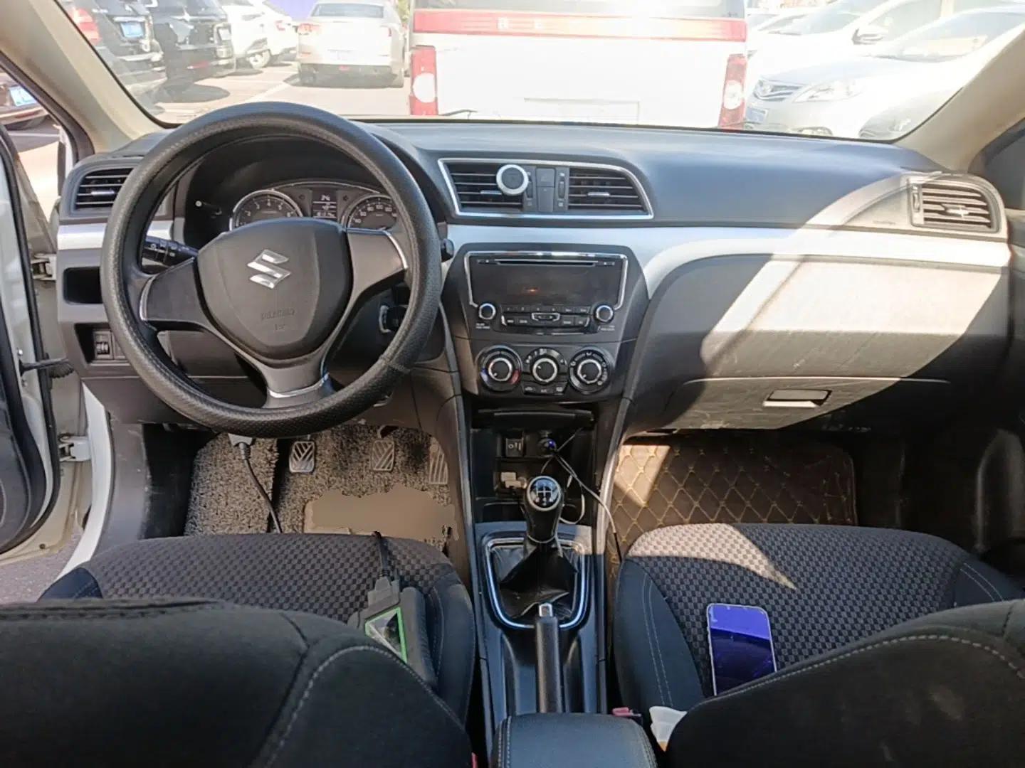 Suzuki Alivio 2015 1.6L Manual Comfort Model — миниатюра 12