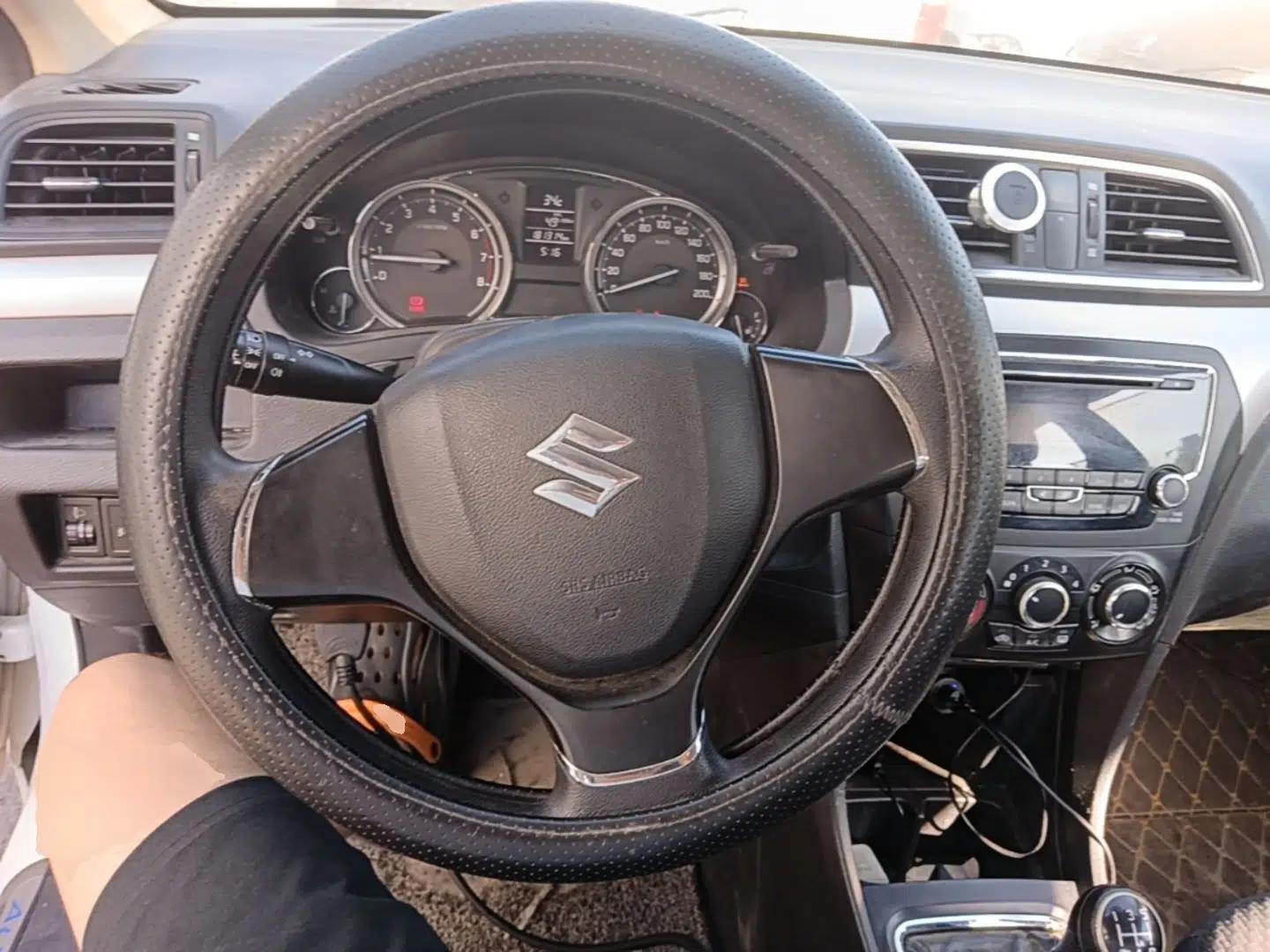 Suzuki Alivio 2015 1.6L Manual Comfort Model — миниатюра 13