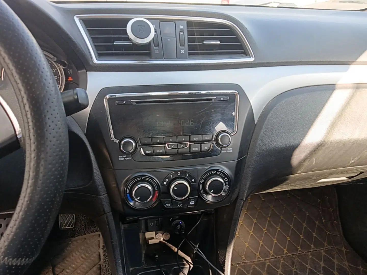 Suzuki Alivio 2015 1.6L Manual Comfort Model — миниатюра 15