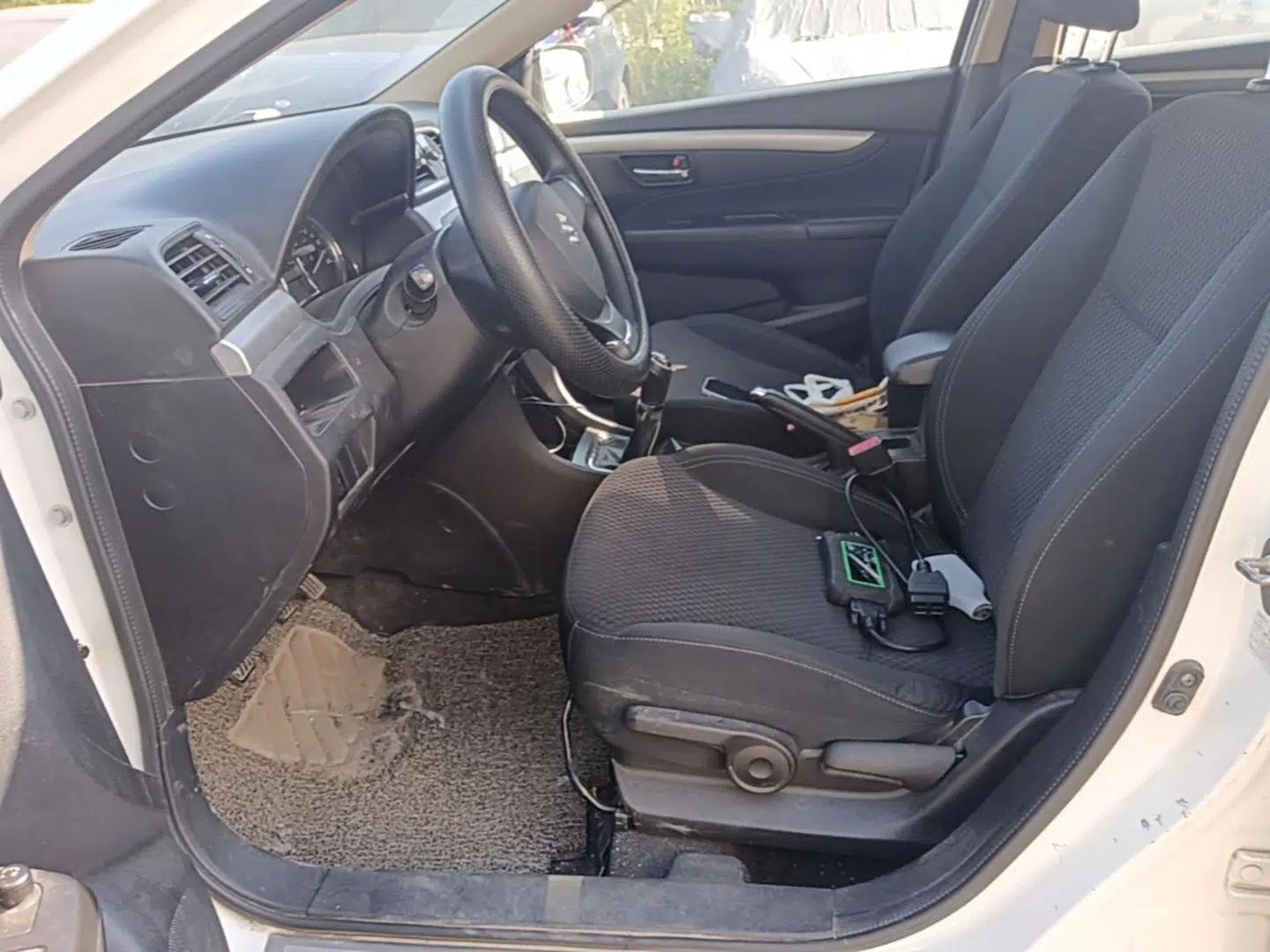 Suzuki Alivio 2015 1.6L Manual Comfort Model — миниатюра 17