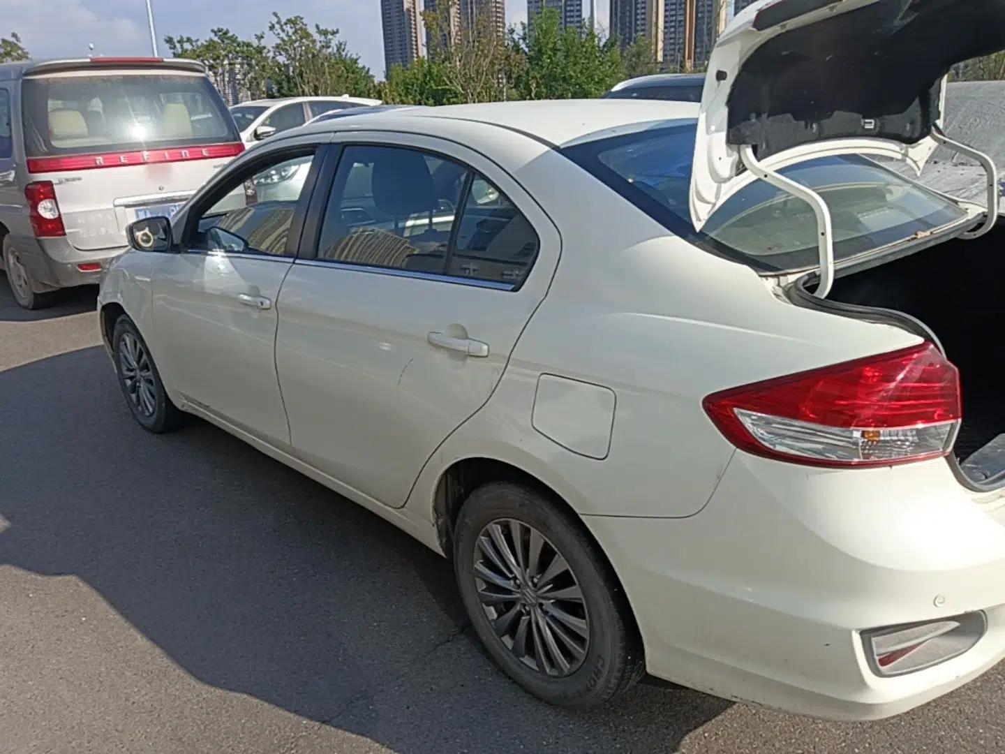 Suzuki Alivio 2015 1.6L Manual Comfort Model — миниатюра 4