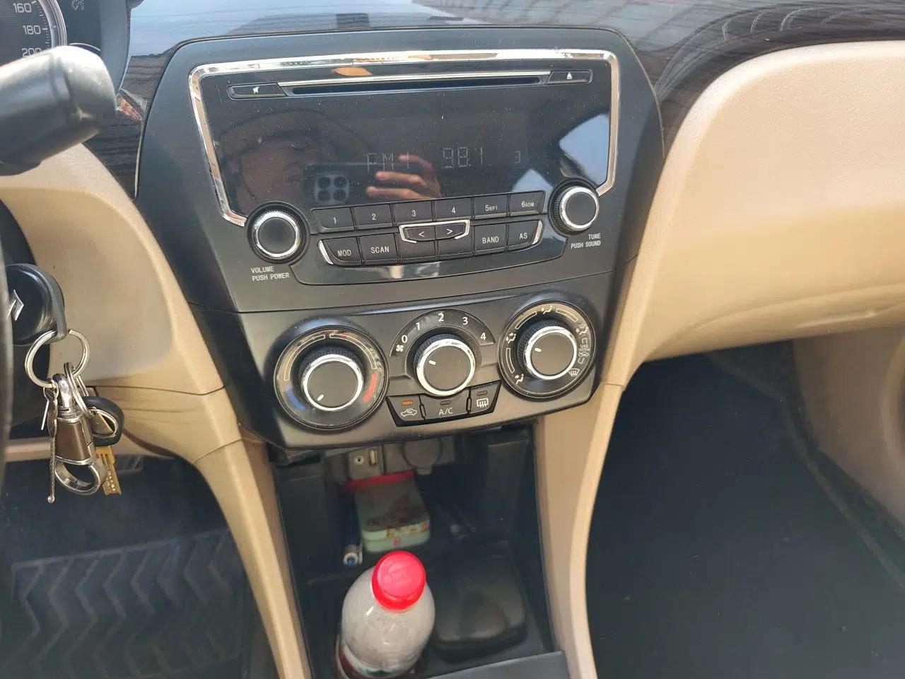 Suzuki Alivio 2015 1.6L Manual Comfort Model — миниатюра 13