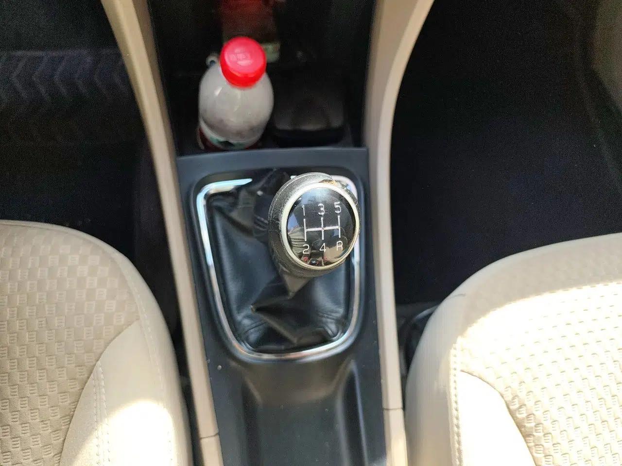 Suzuki Alivio 2015 1.6L Manual Comfort Model — миниатюра 14