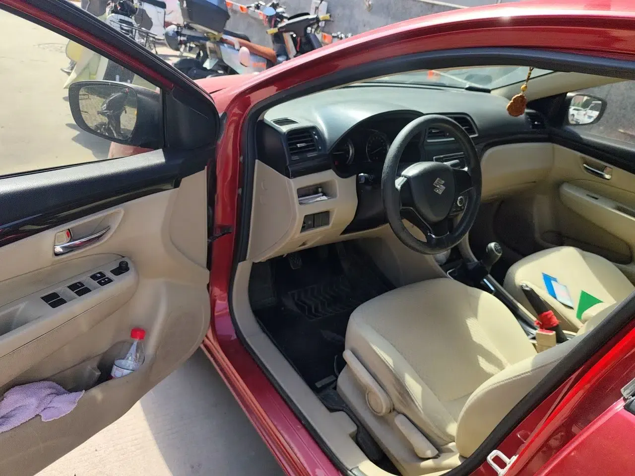 Suzuki Alivio 2015 1.6L Manual Comfort Model — миниатюра 16
