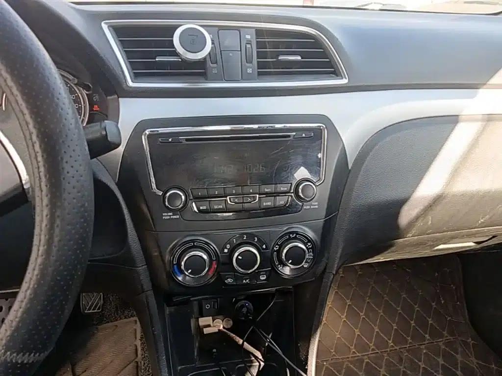 Ciaz 2015 1.6L Manual Comfort Edition — миниатюра 13