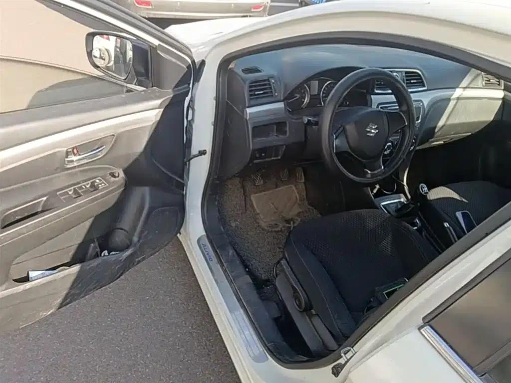 Ciaz 2015 1.6L Manual Comfort Edition — миниатюра 16