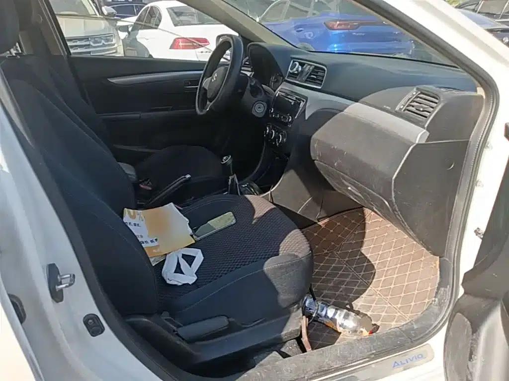 Ciaz 2015 1.6L Manual Comfort Edition — миниатюра 25