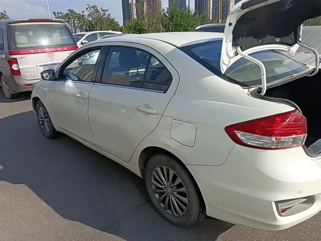 Ciaz 2015 1.6L Manual Comfort Edition — миниатюра 5