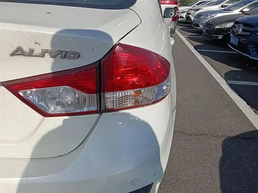 Ciaz 2015 1.6L Manual Comfort Edition — миниатюра 8