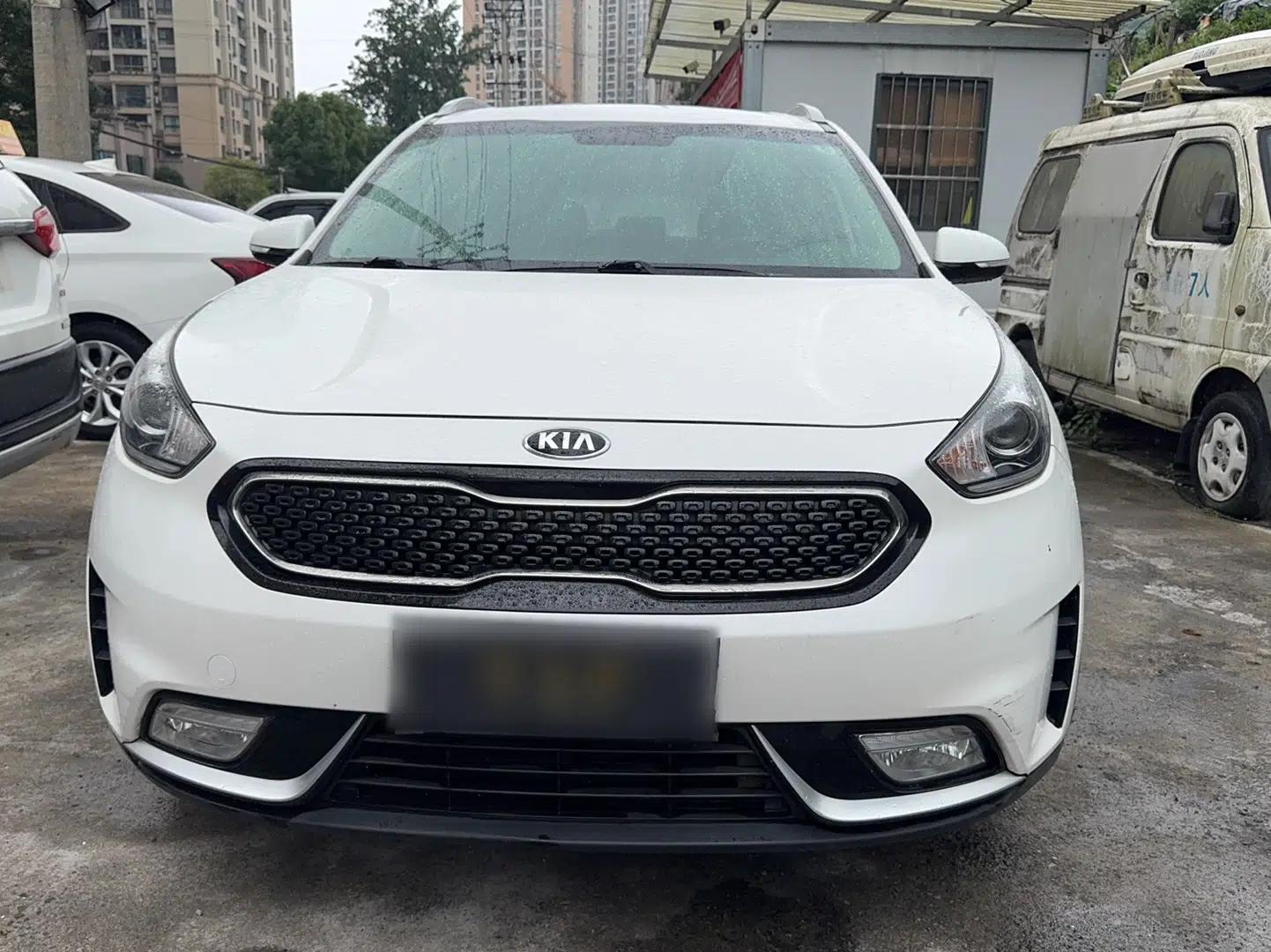 Kia Niro 2017 1.6L Luxury Edition — миниатюра 4