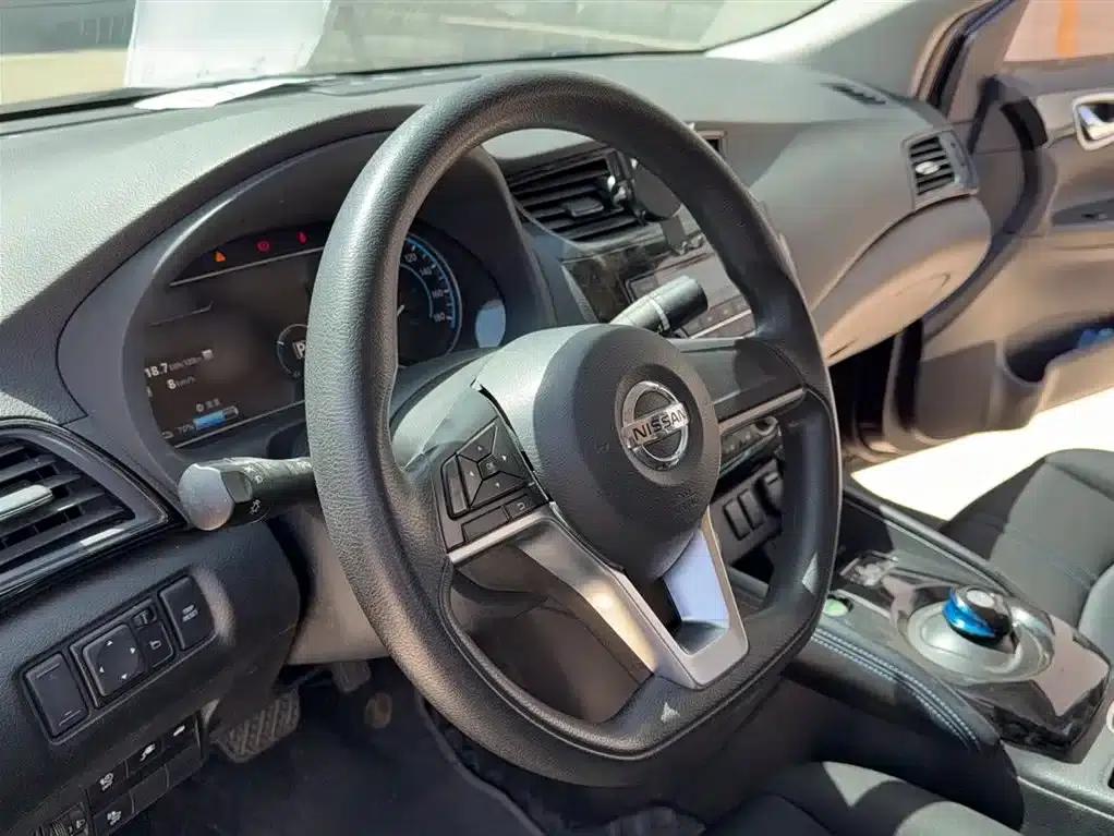 Nissan Sylphy EV 2018 Smart Edition — миниатюра 3