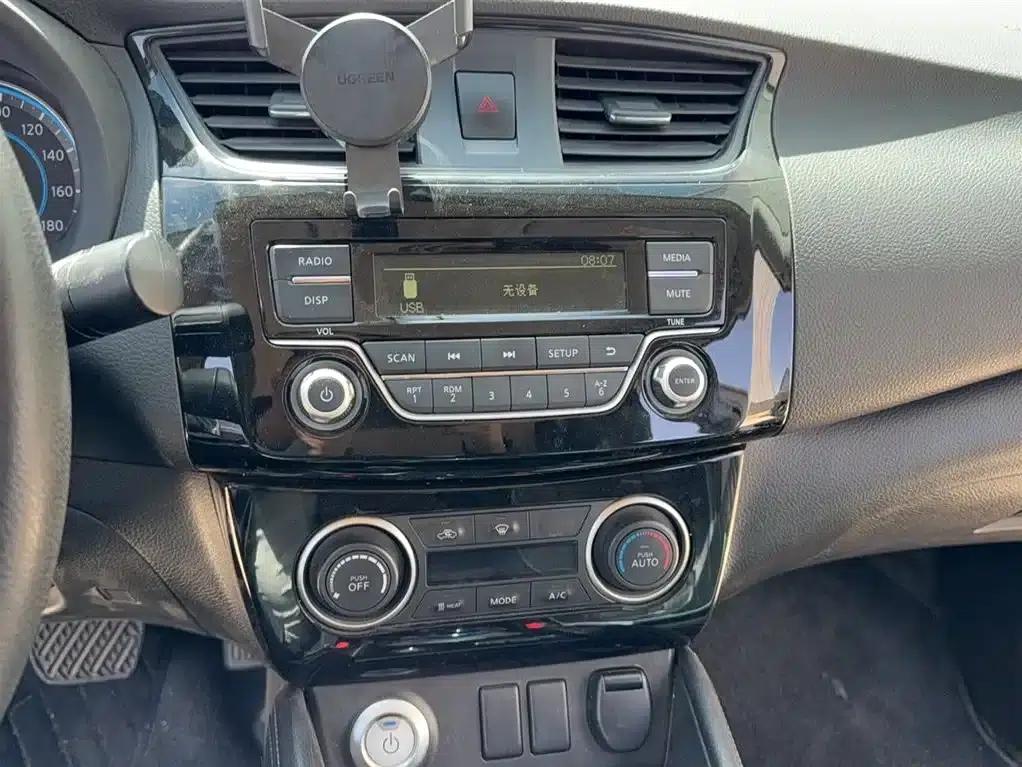 Nissan Sylphy EV 2018 Smart Edition — миниатюра 6