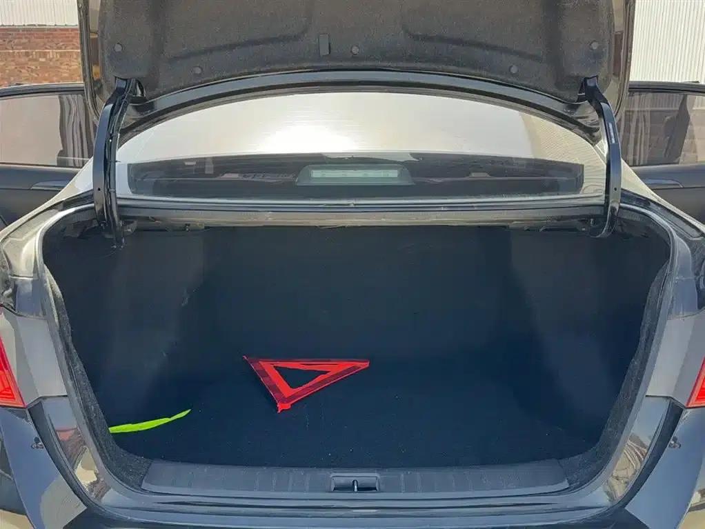 Nissan Sylphy EV 2018 Smart Edition — миниатюра 10