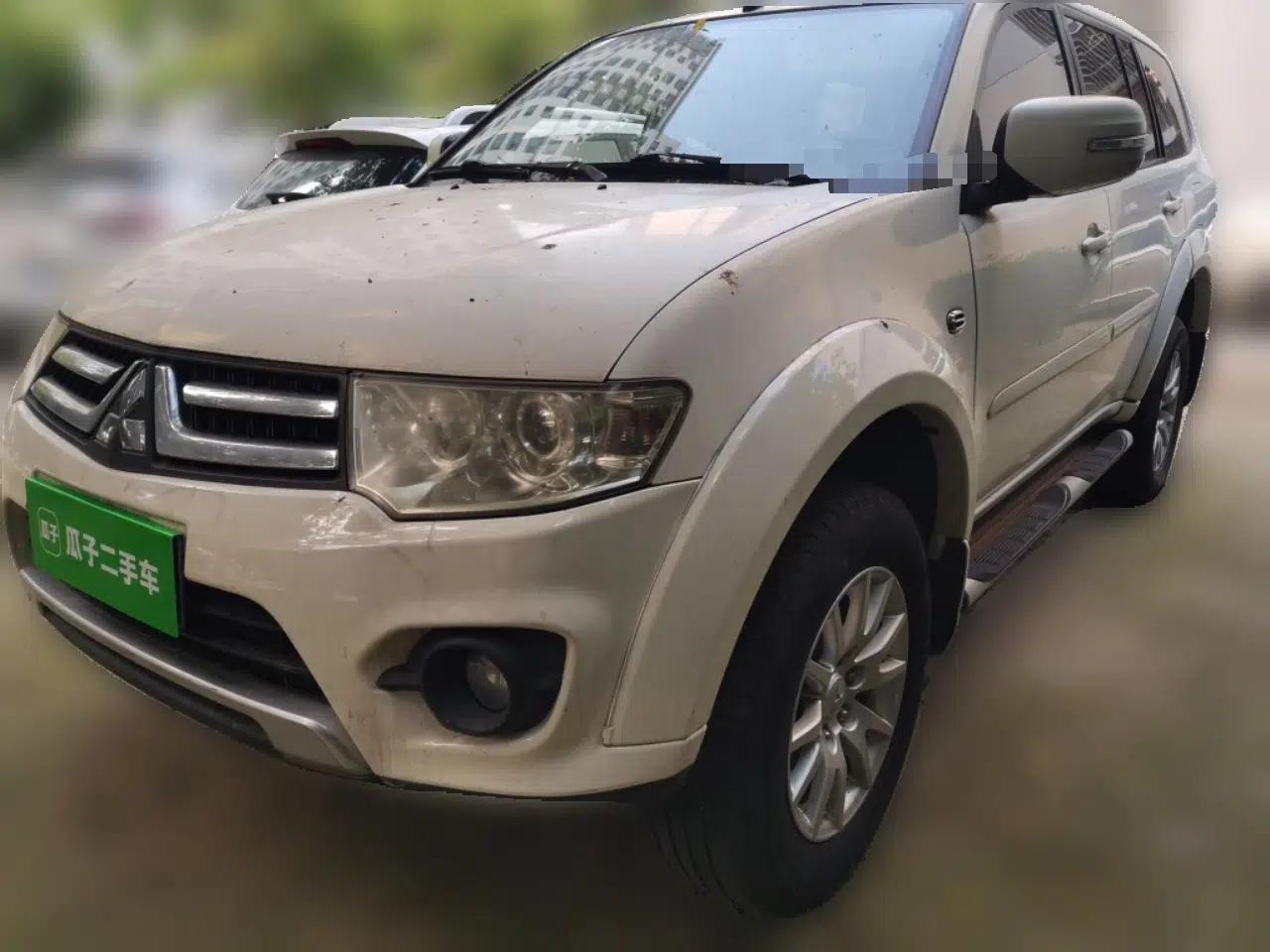 Mitsubishi Pajero Sport 2013 3.0L Automatic Two-Wheel Drive Luxury Edition — миниатюра 1