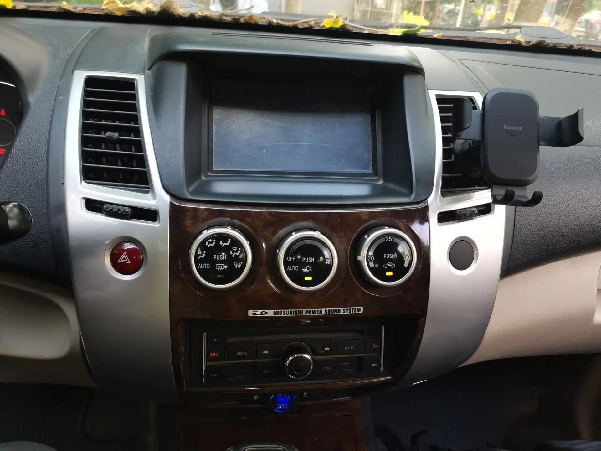 Mitsubishi Pajero Sport 2013 3.0L Automatic Two-Wheel Drive Luxury Edition — миниатюра 13