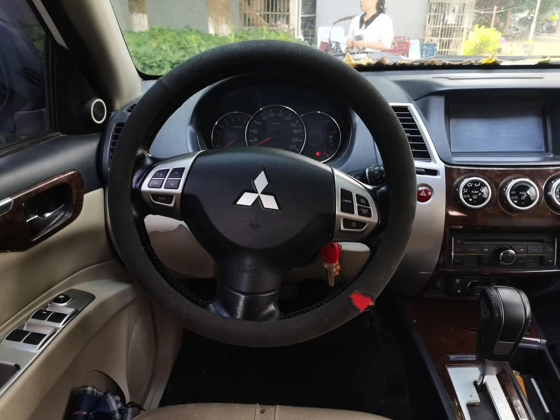 Mitsubishi Pajero Sport 2013 3.0L Automatic Two-Wheel Drive Luxury Edition — миниатюра 10