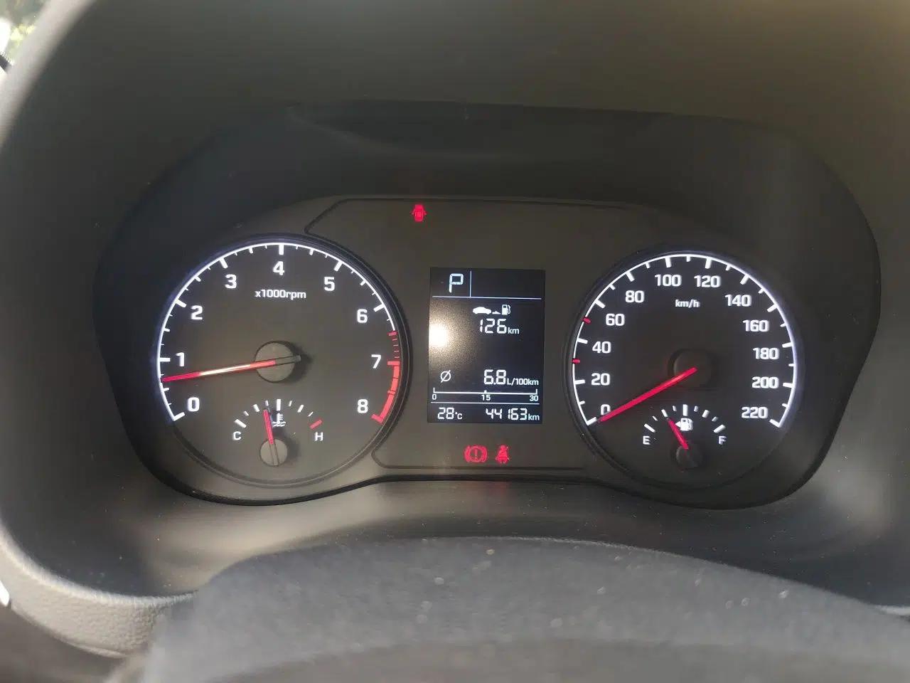 Hyundai Verna RV 2017 1.4L Automatic Cool Edition GLS China V Emission Standard — миниатюра 11