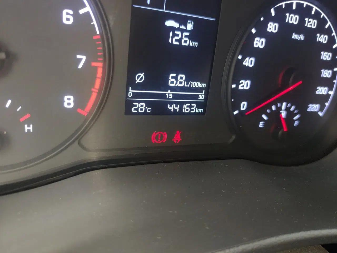 Hyundai Verna RV 2017 1.4L Automatic Cool Edition GLS China V Emission Standard — миниатюра 12