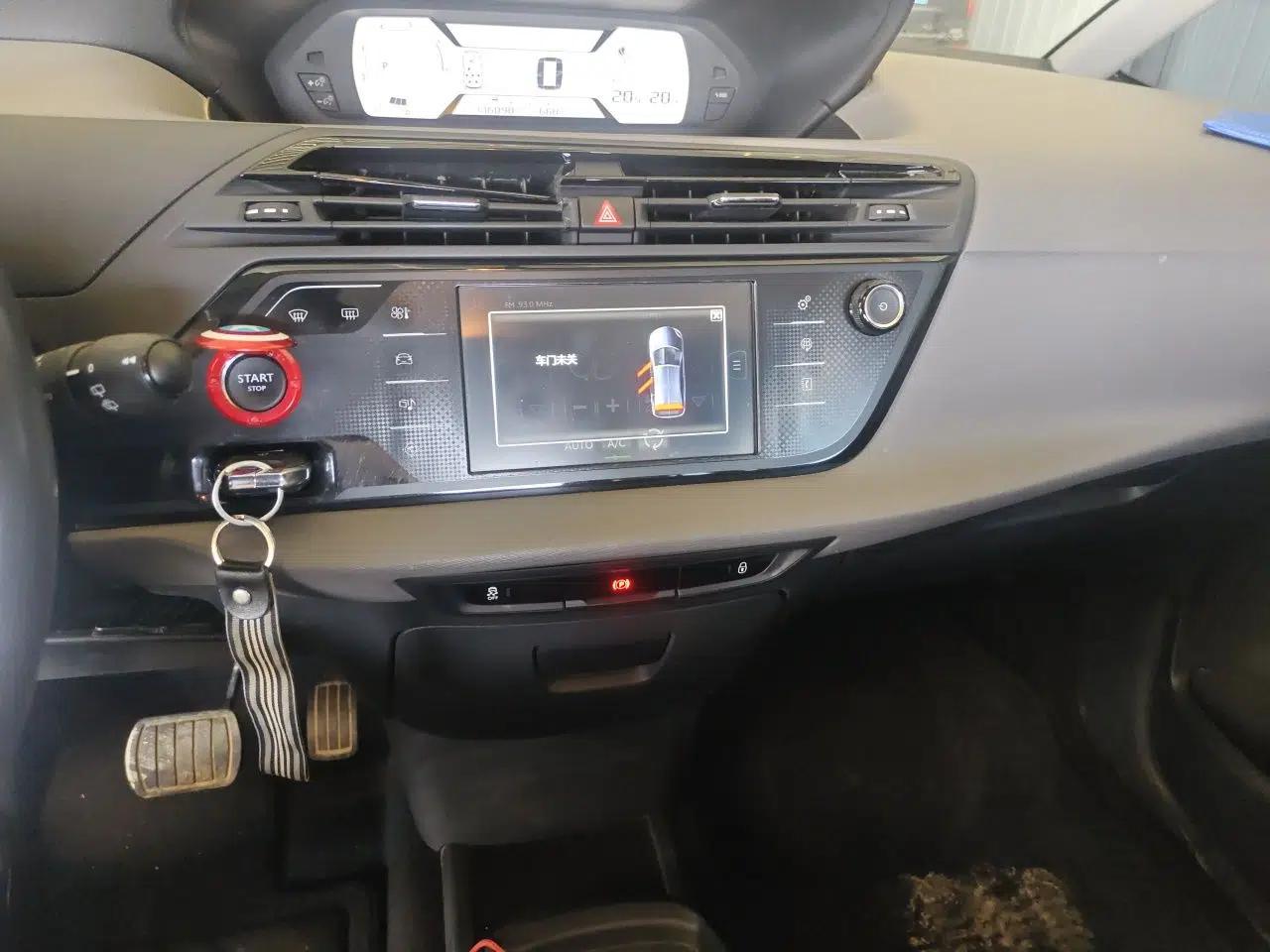 Citroen C4 Picasso 2015 Grand 1.6T Fashion Model 7 Seats — миниатюра 13