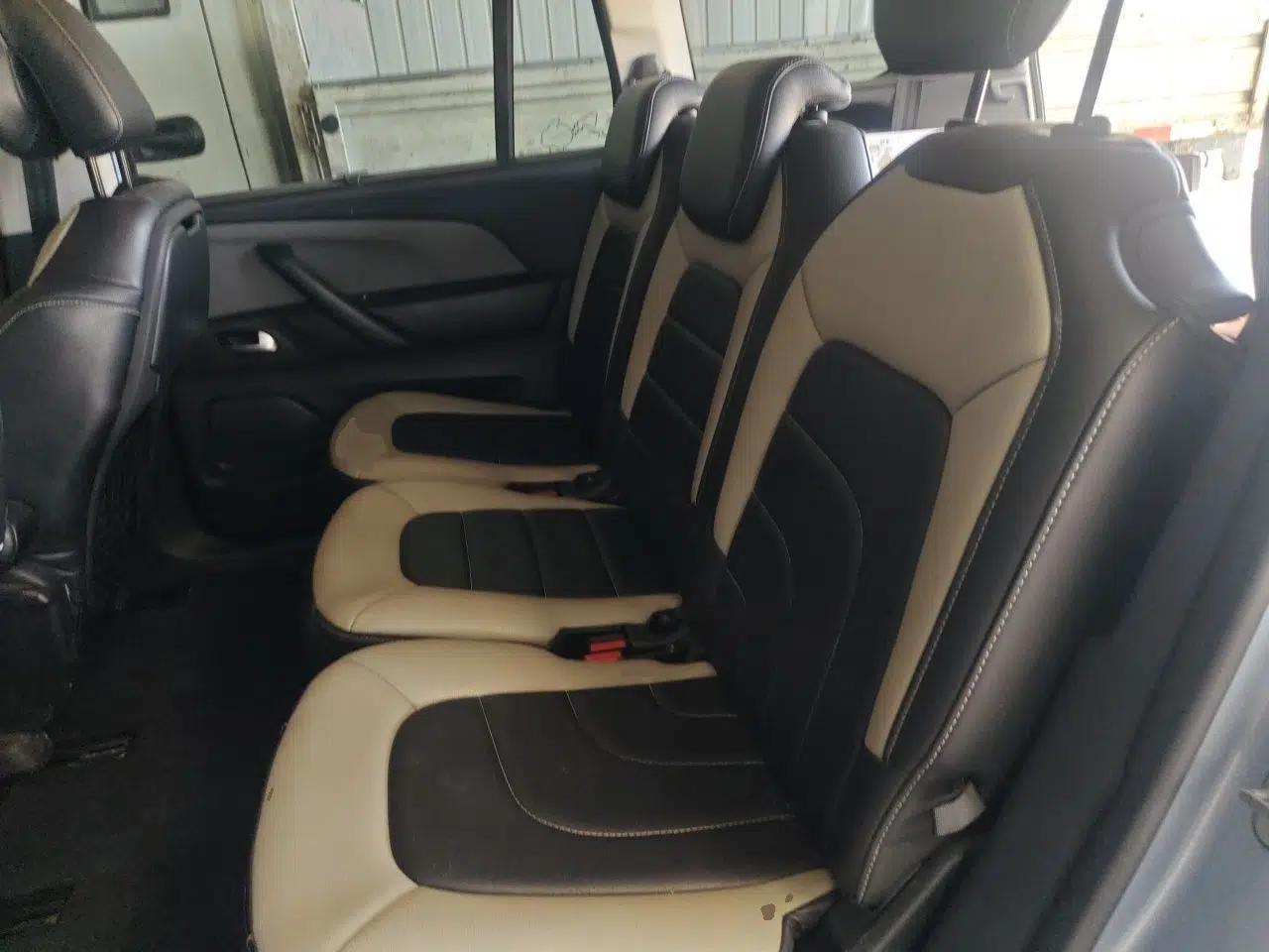 Citroen C4 Picasso 2015 Grand 1.6T Fashion Model 7 Seats — миниатюра 17