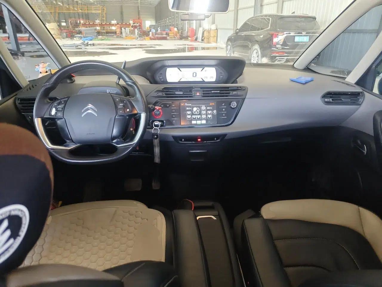 Citroen C4 Picasso 2015 Grand 1.6T Fashion Model 7 Seats — миниатюра 9