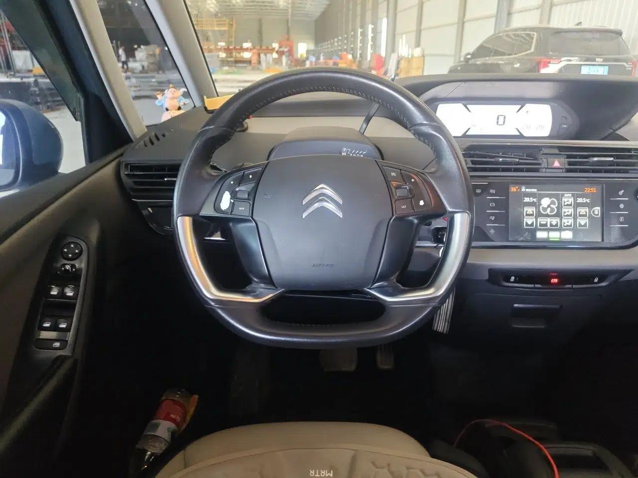 Citroen C4 Picasso 2015 Grand 1.6T Fashion Model 7 Seats — миниатюра 10