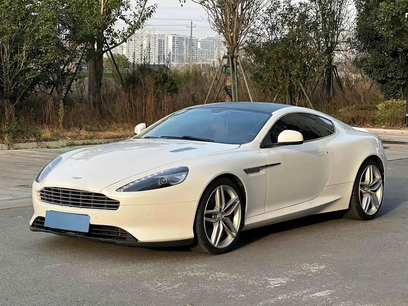 Aston Martin DB9 2013 6.0L Coupe — миниатюра 1