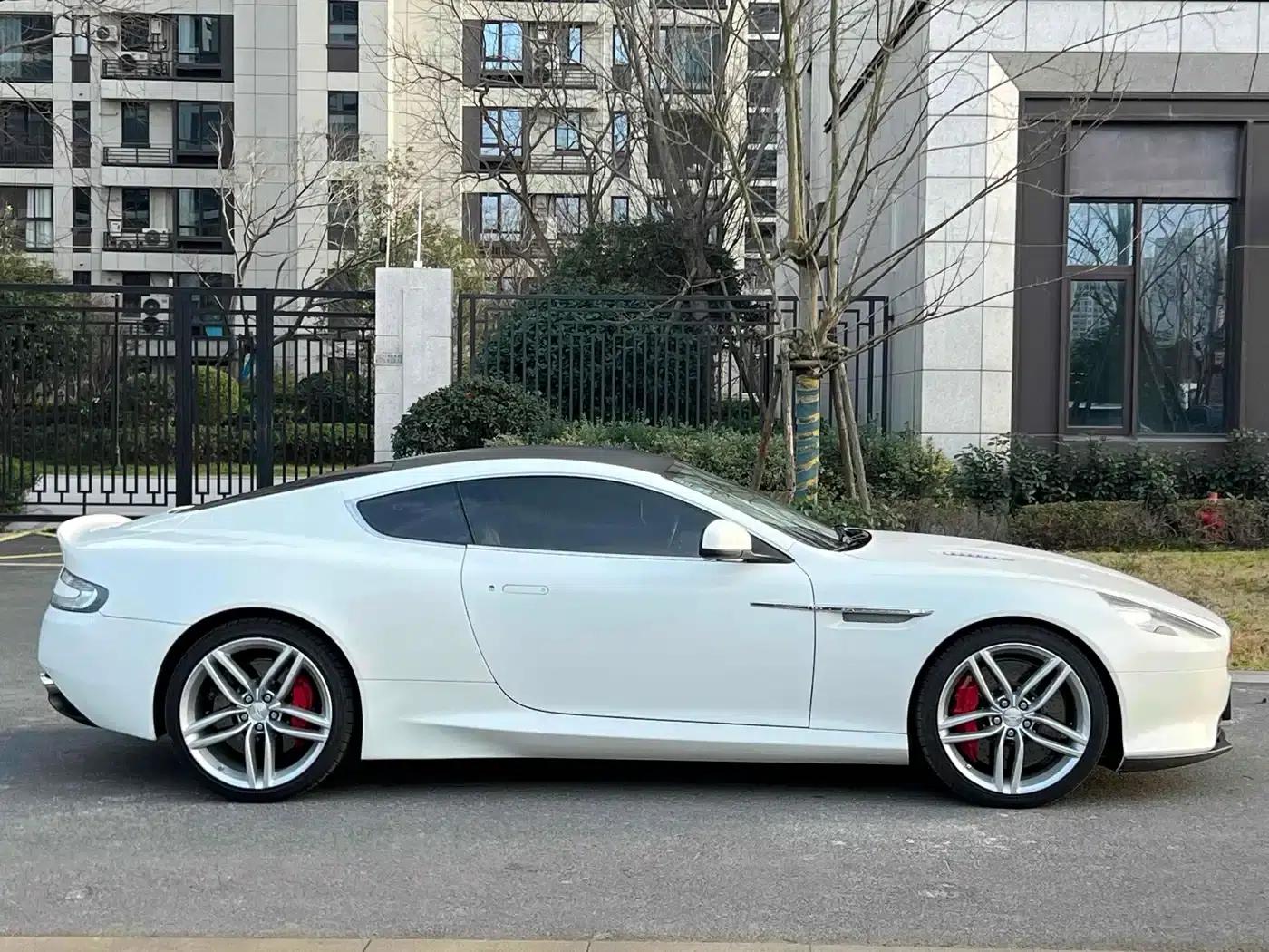 Aston Martin DB9 2013 6.0L Coupe — миниатюра 7