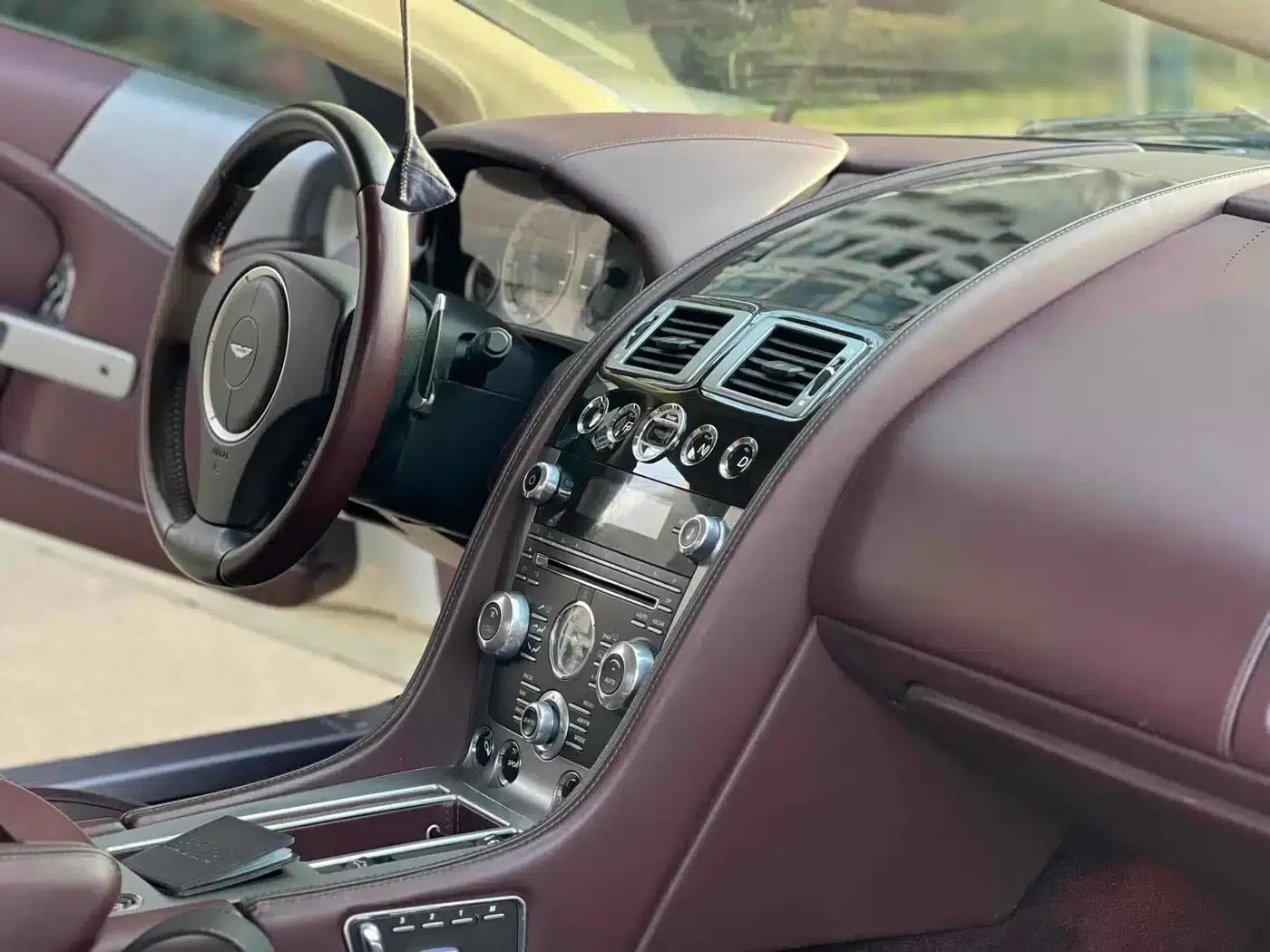 Aston Martin DB9 2013 6.0L Coupe — миниатюра 8