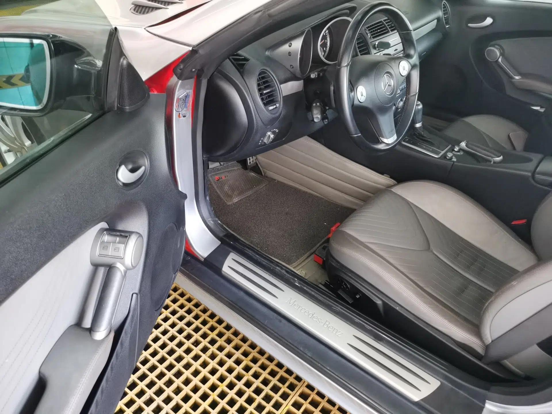 Mercedes-Benz SLK-Class 2010 SLK 300 Grand Edition — миниатюра 16