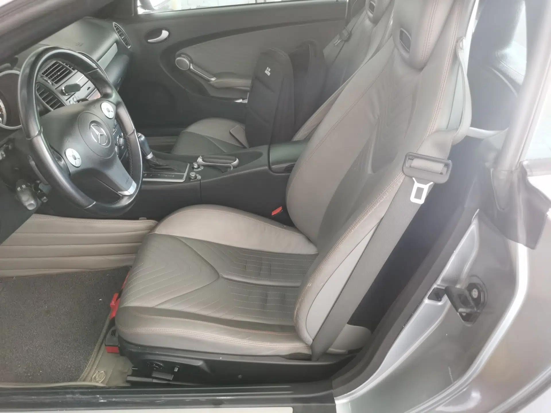 Mercedes-Benz SLK-Class 2010 SLK 300 Grand Edition — миниатюра 17