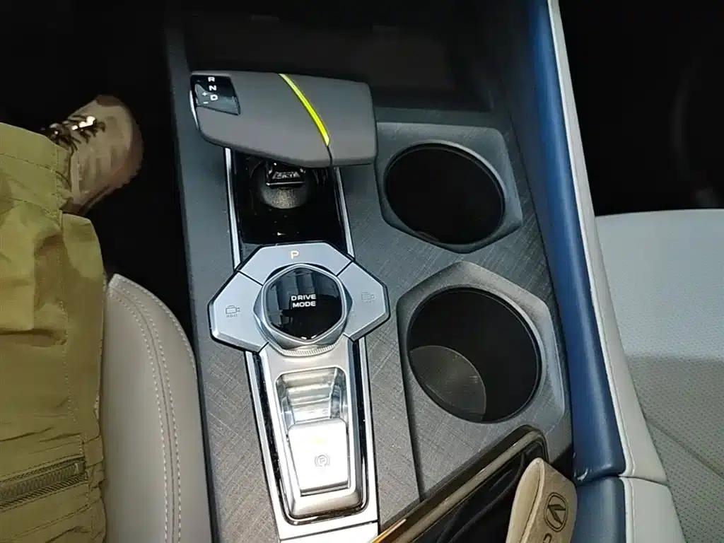 Changan UNI-V Smart Electric iDD 2023 Model, Smart Electric iDD 1.5T, 113km/h Smart Cool Edition — миниатюра 14