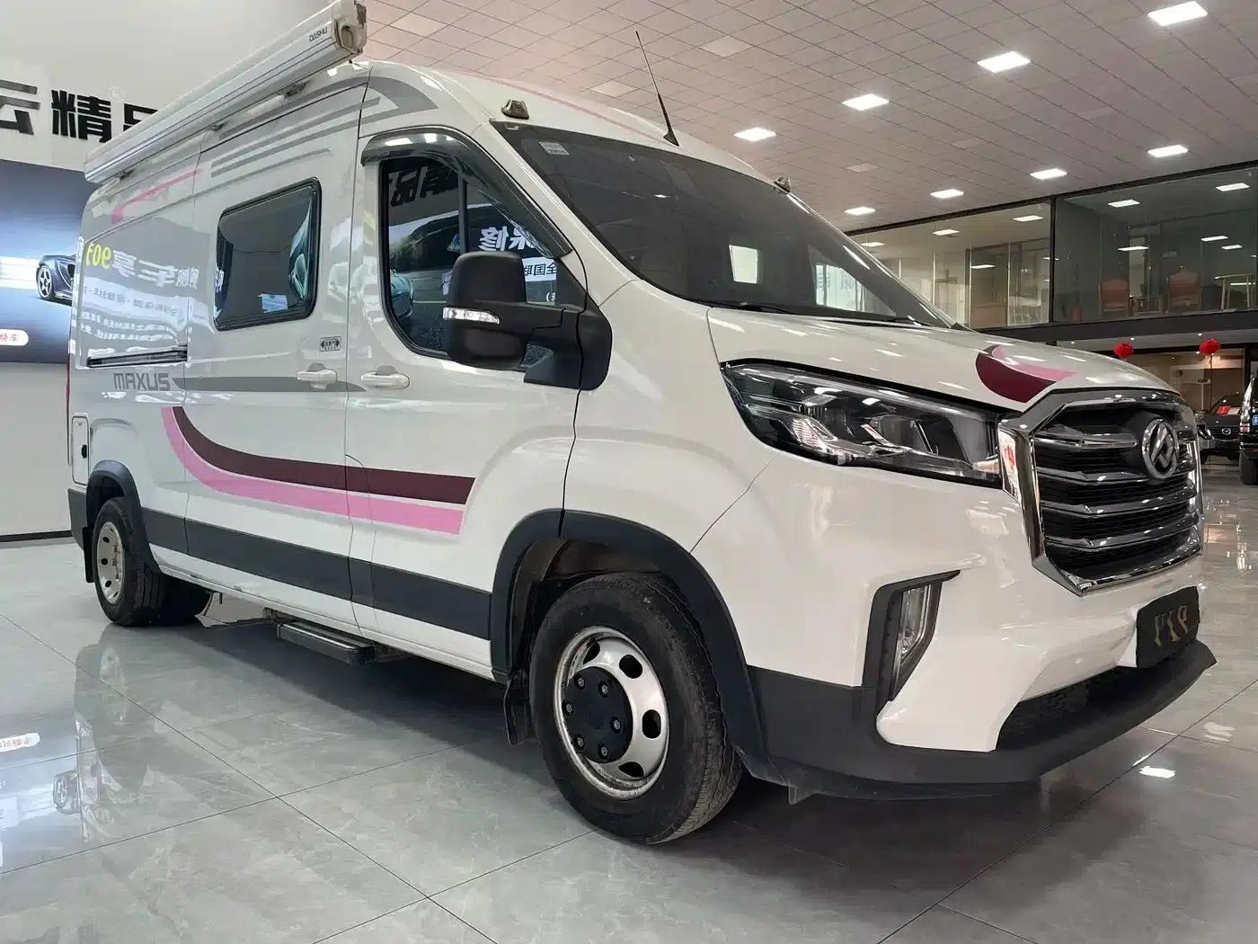 SAIC MAXUS V90 RV 2021 Model 2.0T Traveler V90 Self-propelled Type B Motorhome Luxury Edition with Transverse Bed — миниатюра 2