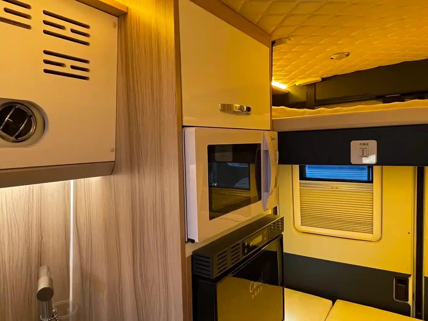 SAIC MAXUS V90 RV 2021 Model 2.0T Traveler V90 Self-propelled Type B Motorhome Luxury Edition with Transverse Bed — миниатюра 19