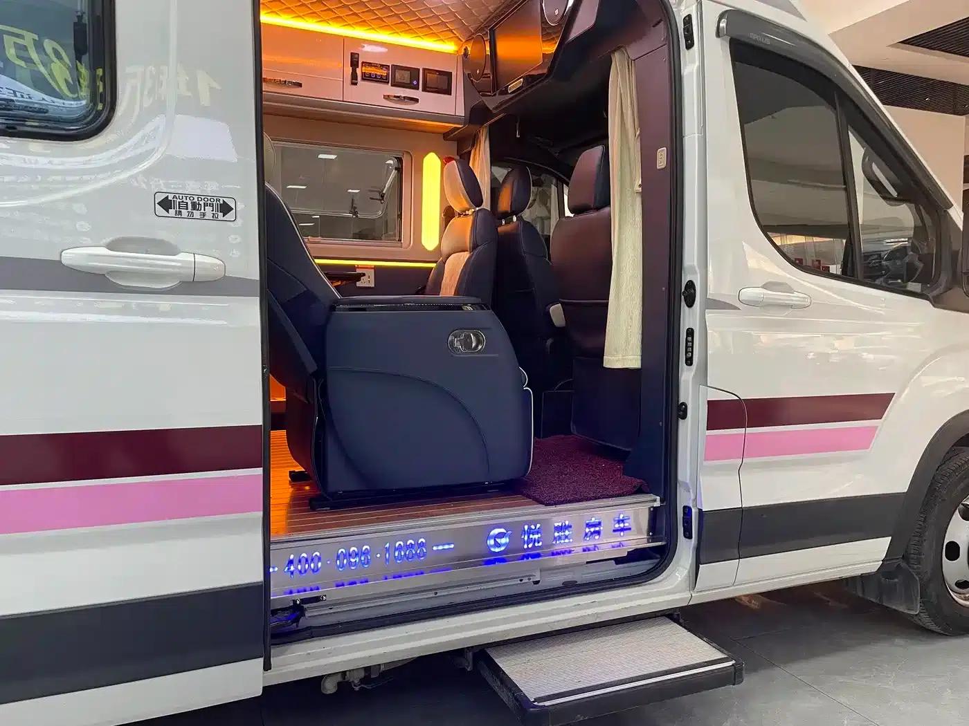 SAIC MAXUS V90 RV 2021 Model 2.0T Traveler V90 Self-propelled Type B Motorhome Luxury Edition with Transverse Bed — миниатюра 28