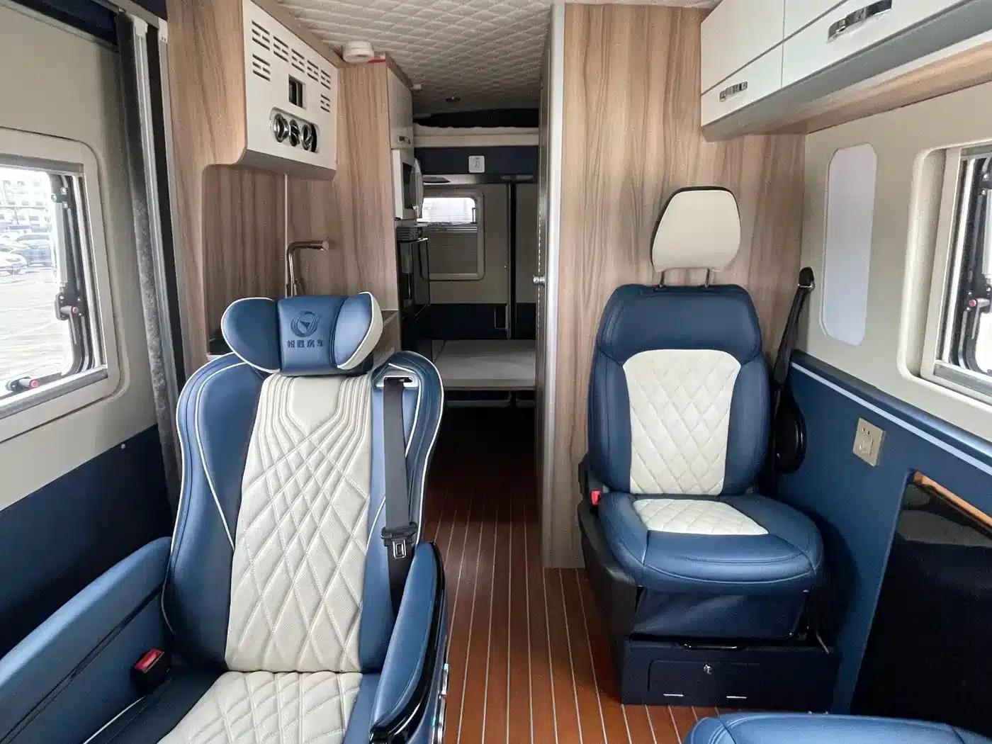 SAIC MAXUS V90 RV 2021 Model 2.0T Traveler V90 Self-propelled Type B Motorhome Luxury Edition with Transverse Bed — миниатюра 41