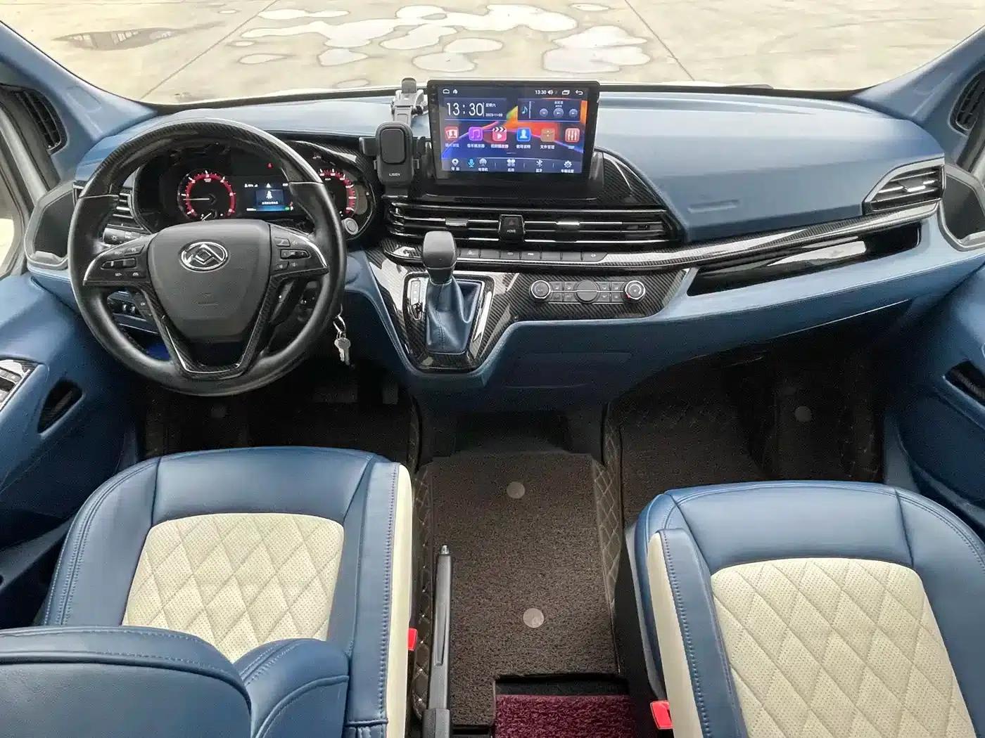 SAIC MAXUS V90 RV 2021 Model 2.0T Traveler V90 Self-propelled Type B Motorhome Luxury Edition with Transverse Bed — миниатюра 42