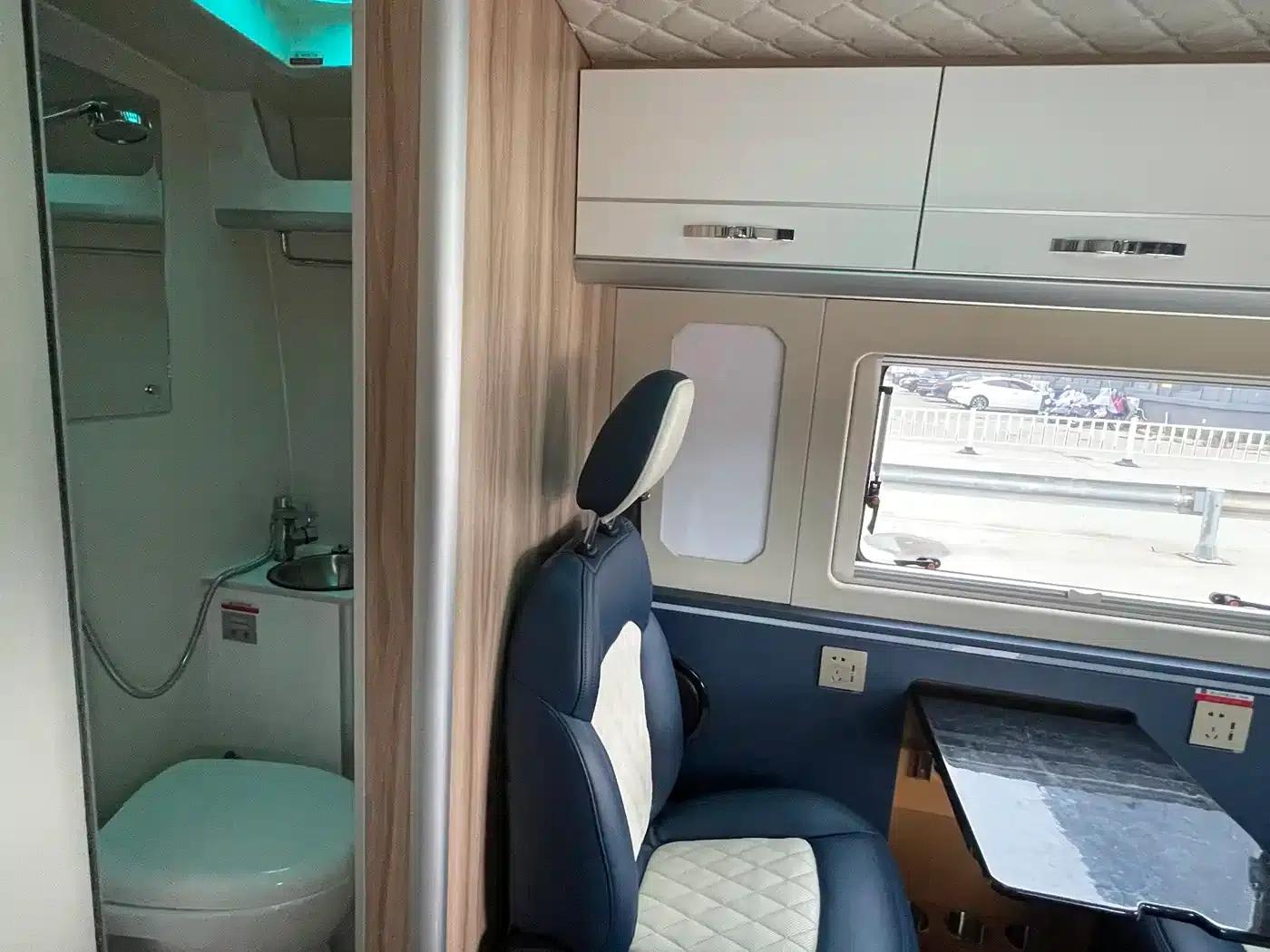 SAIC MAXUS V90 RV 2021 Model 2.0T Traveler V90 Self-propelled Type B Motorhome Luxury Edition with Transverse Bed — миниатюра 43