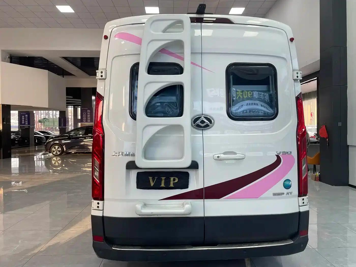 SAIC MAXUS V90 RV 2021 Model 2.0T Traveler V90 Self-propelled Type B Motorhome Luxury Edition with Transverse Bed — миниатюра 6