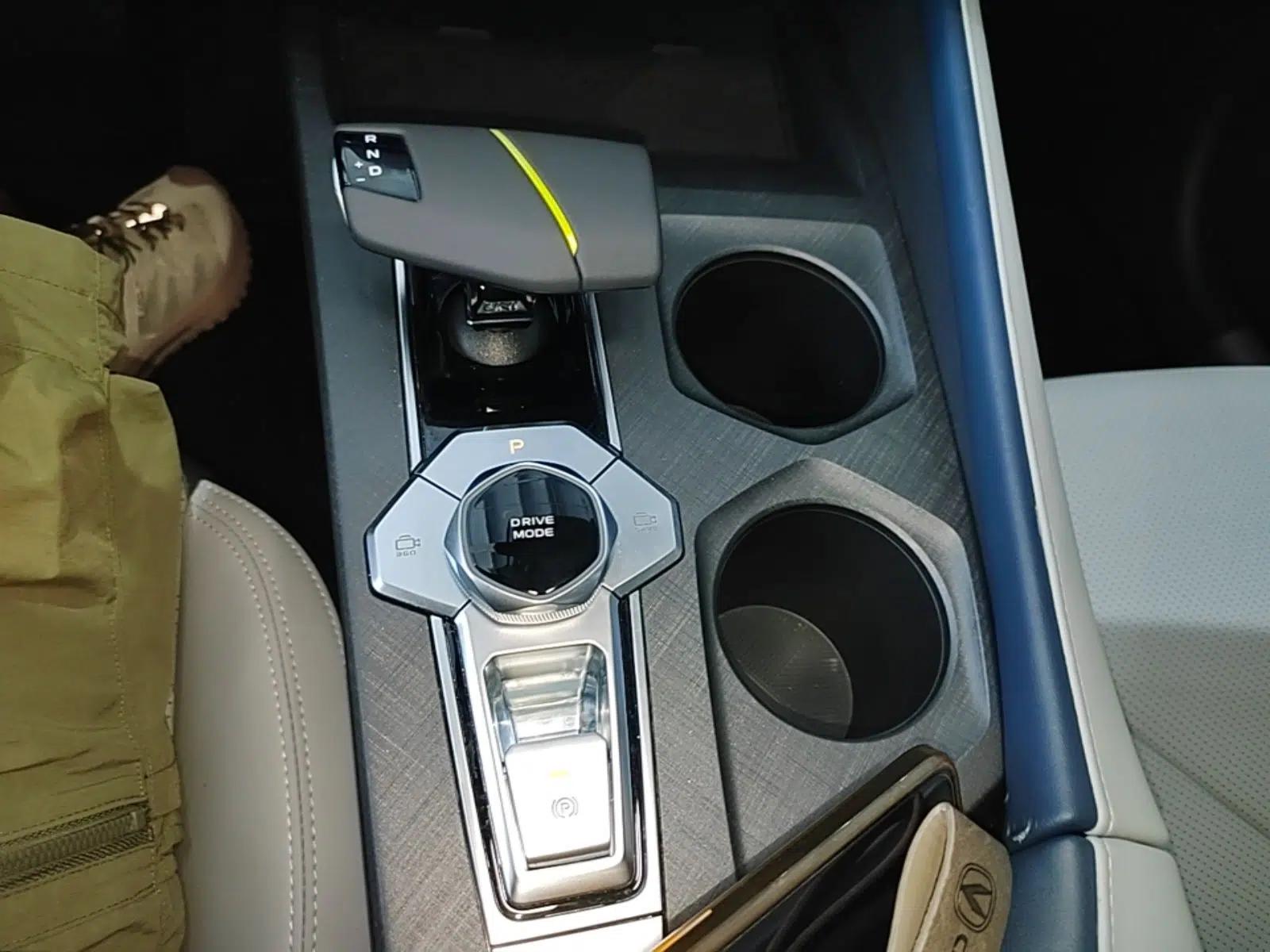 CHANGAN UNI-V iDD 2023 ZhiDian iDD 1.5T 113km ZhiKu Model — миниатюра 16