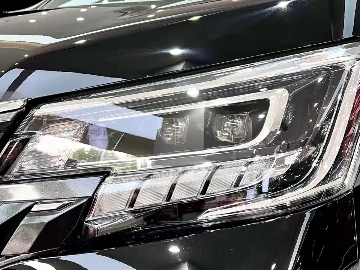 2025 HIACE 3.5L Automatic — миниатюра 4
