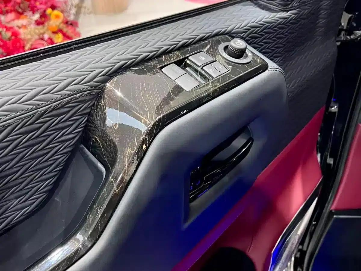 2025 HIACE 3.5L Automatic — миниатюра 6