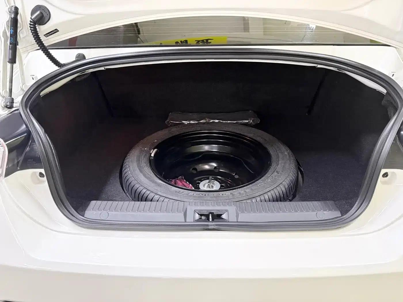 Toyota 86 2013 2.0L Automatic Luxury — миниатюра 15