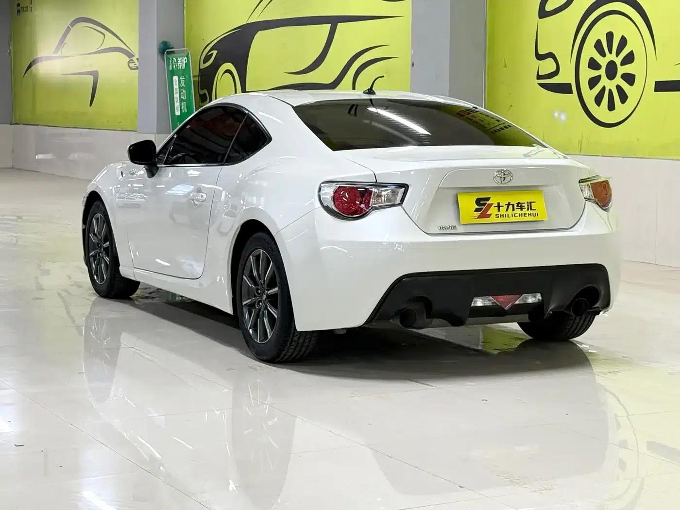 Toyota 86 2013 2.0L Automatic Luxury — миниатюра 5