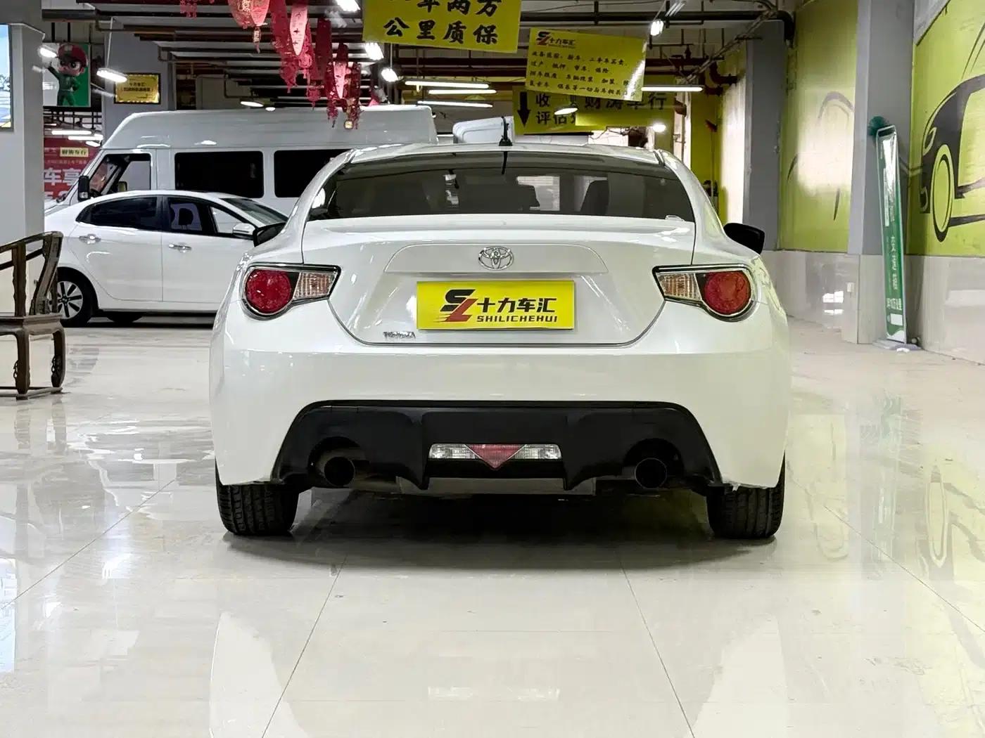 Toyota 86 2013 2.0L Automatic Luxury — миниатюра 6