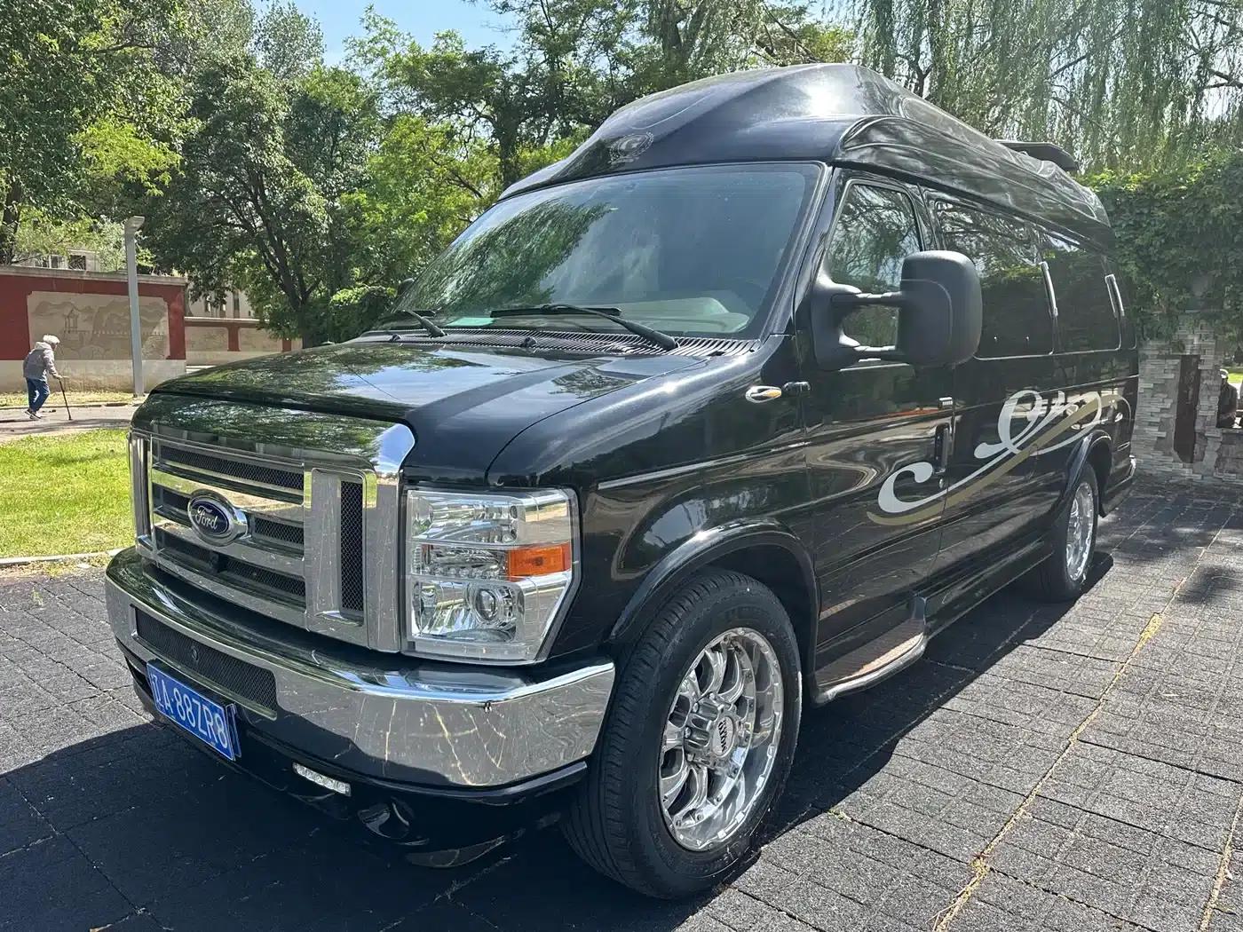 Ford E350 2013 5.4L Maestro Edition — миниатюра 1