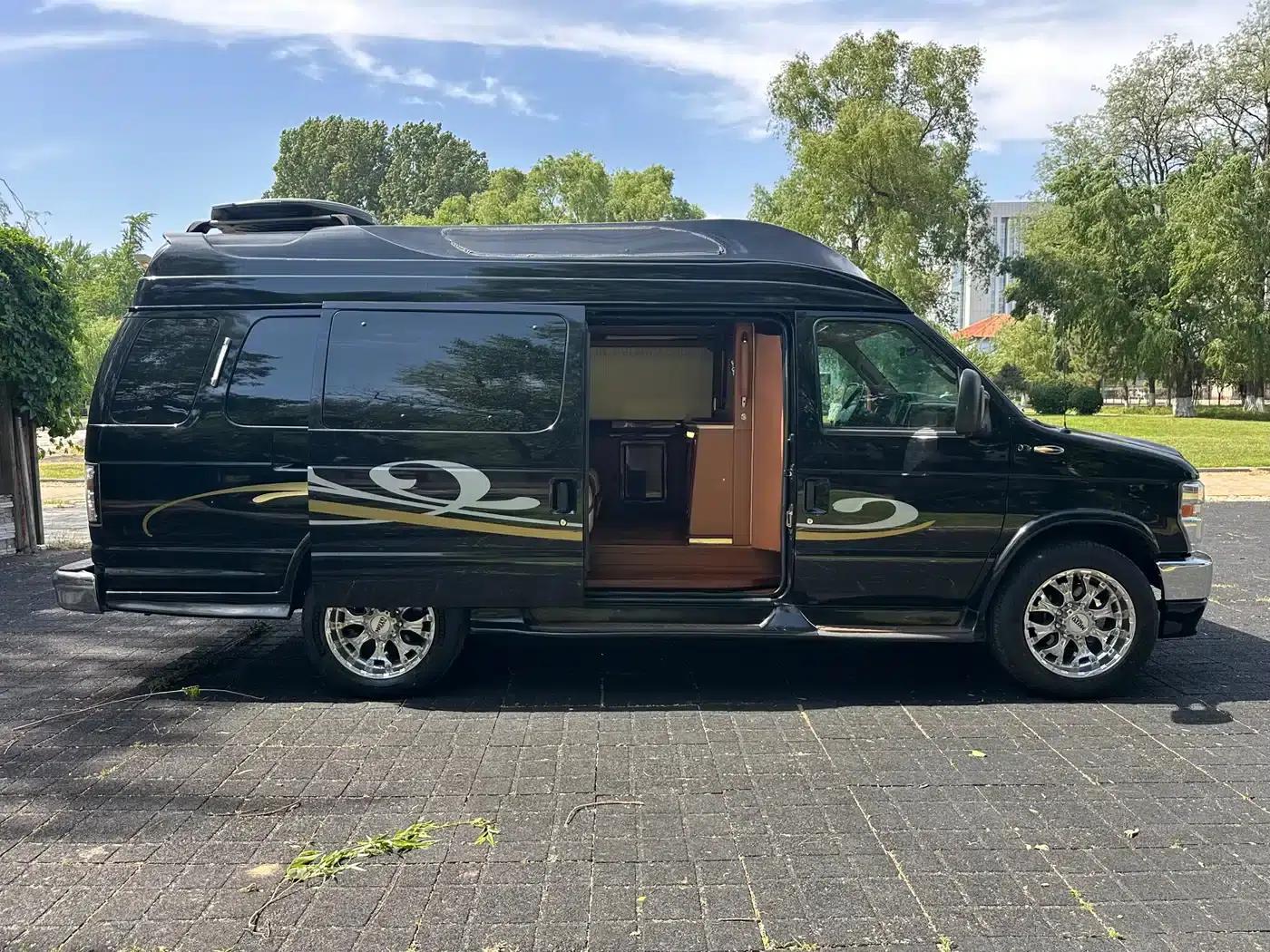 Ford E350 2013 5.4L Maestro Edition — миниатюра 17