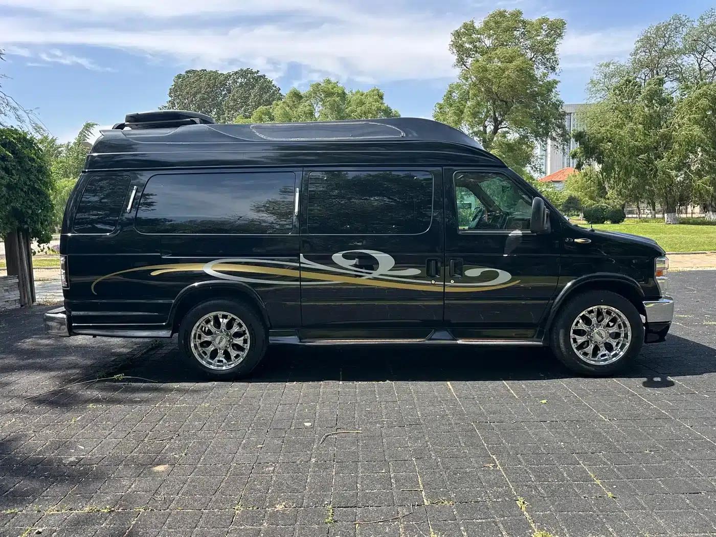 Ford E350 2013 5.4L Maestro Edition — миниатюра 4