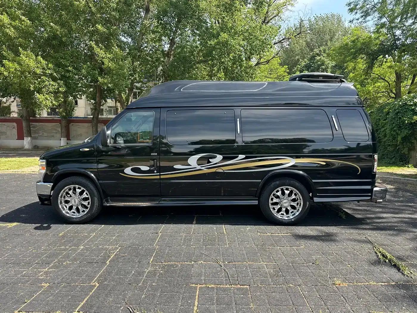 Ford E350 2013 5.4L Maestro Edition — миниатюра 8